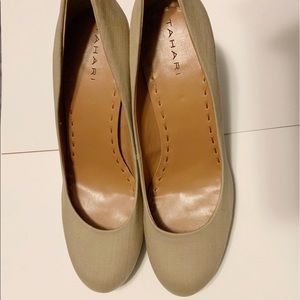 Tahari Womens’ size 10 linen snakeskin print pumps